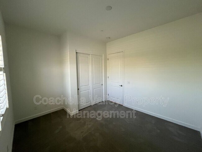 Building Photo - 12 Barolo