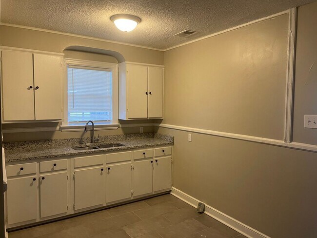 Building Photo - 1202/1204 Tutwiler Ave