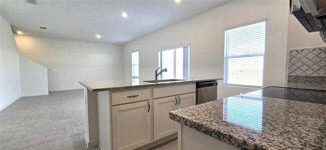 Building Photo - 2803 Poppy Ave