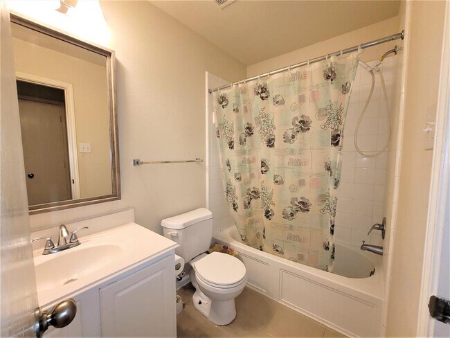 Building Photo - 12406 Magnolia Canyon