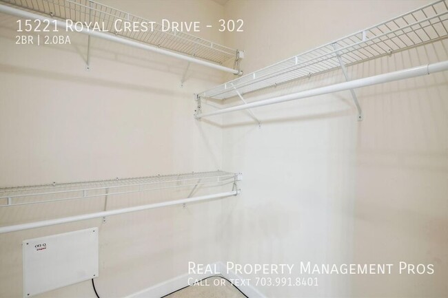 Building Photo - 15221 Royal Crest Dr