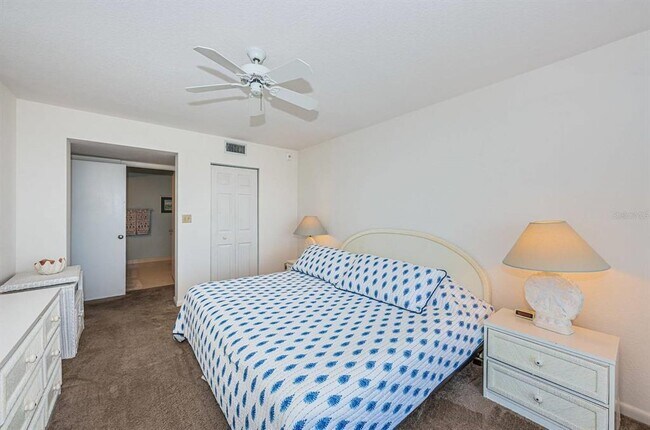 Building Photo - 6001 Bahia Del Mar Cir N