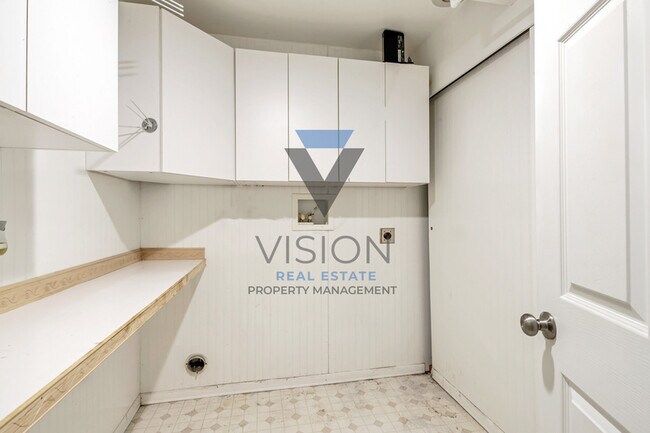 Building Photo - 6842 S Enchanted Dr