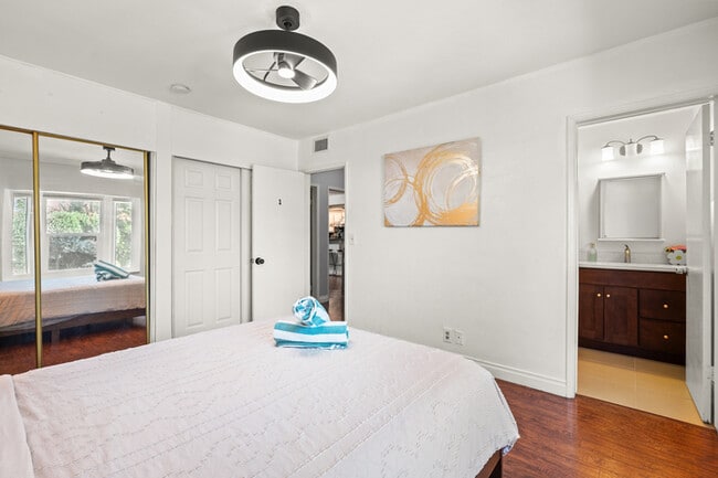 Building Photo - 1250 Stratford Ln