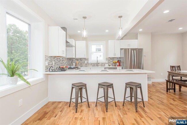 Building Photo - 2389 3rd St