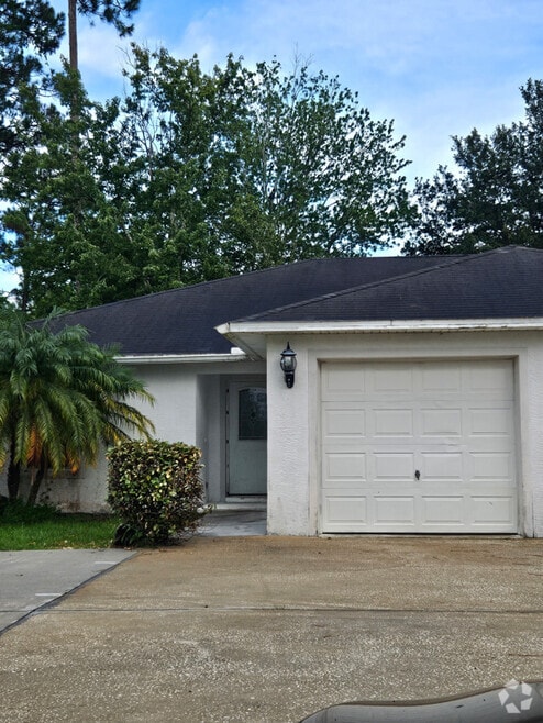 Building Photo - 10 Emerald Ln