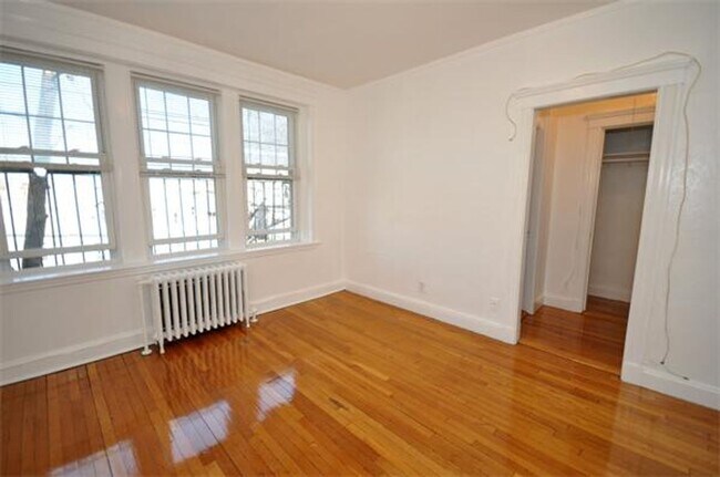 Building Photo - Nice Studio in Cleveland Circle Elevator B...