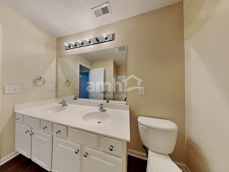 Building Photo - 6828 Championship Dr