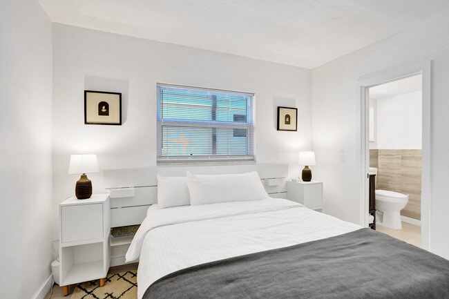 Building Photo - 4658 Bougainvilla Dr