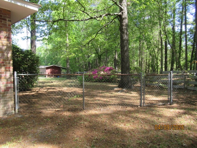 Building Photo - 523 Colonial Dr