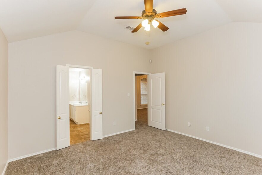 Building Photo - 7501 Fossil Garden Dr