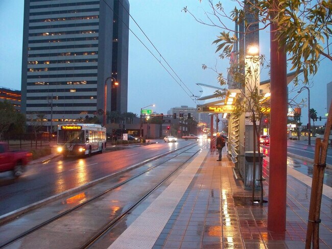 Building Photo - 224 W Glenrosa Ave