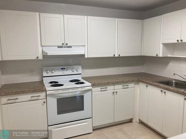 Building Photo - 3600 Riverside Dr