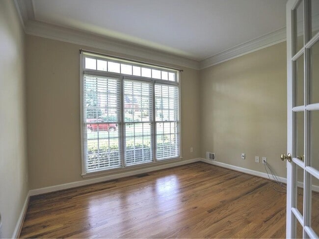 Building Photo - 515 Mellbrook Ln