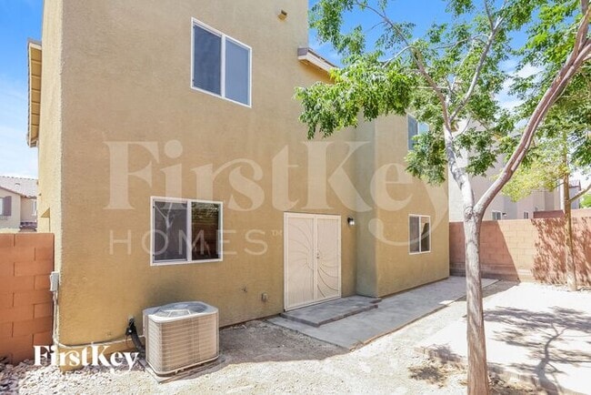 Building Photo - 10752 Knickerbocker Ave