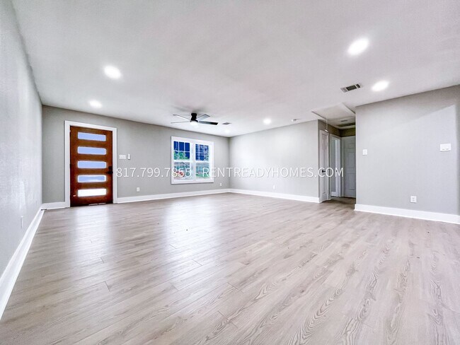 Building Photo - 5022 Hull St