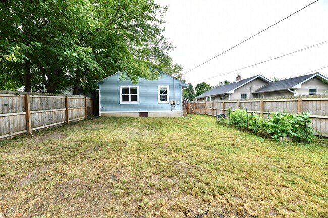 Building Photo - 1924 Mansfield St