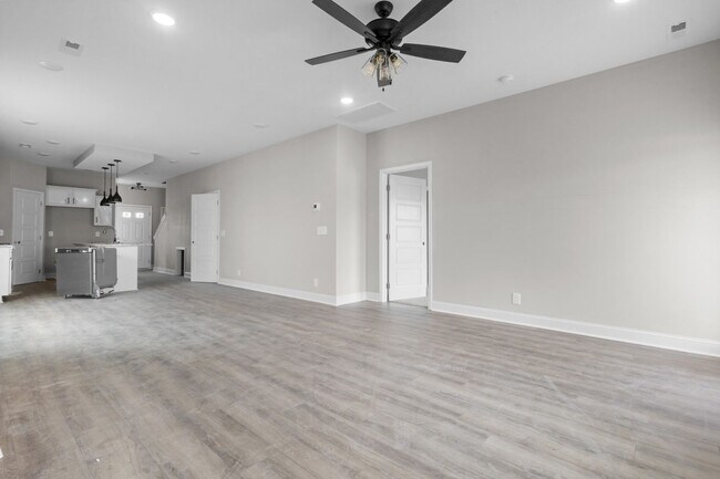 Building Photo - Beautiful New Build Available Now!