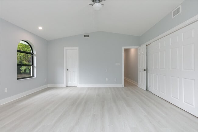 Building Photo - 13401 SW 83rd Ave