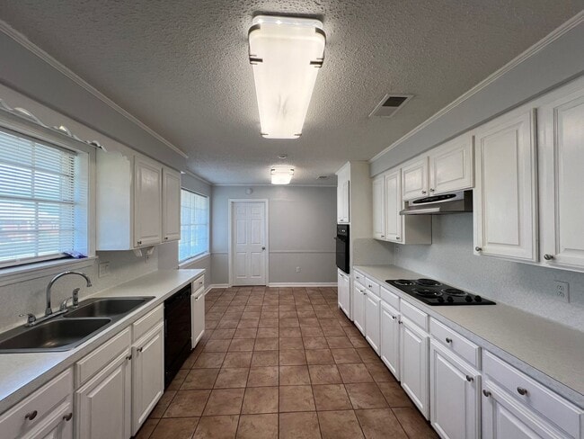 Building Photo - 13085 Friendship Rd