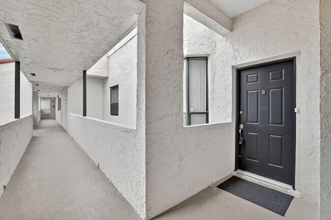 Building Photo - 7472 La Paz Blvd