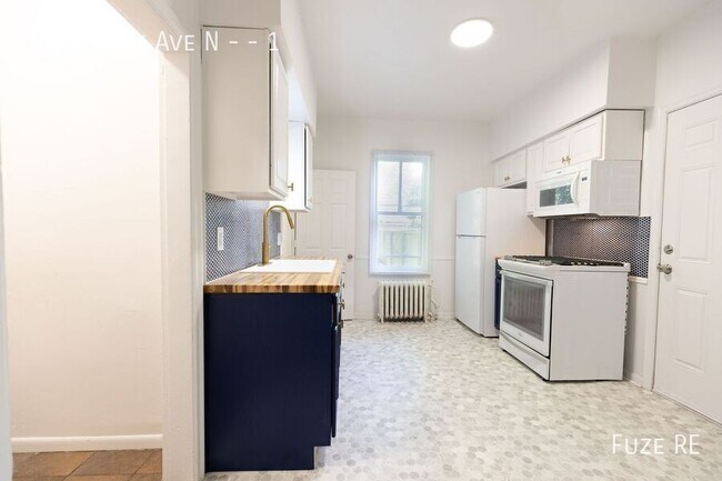 Building Photo - 1406 N 15th Ave