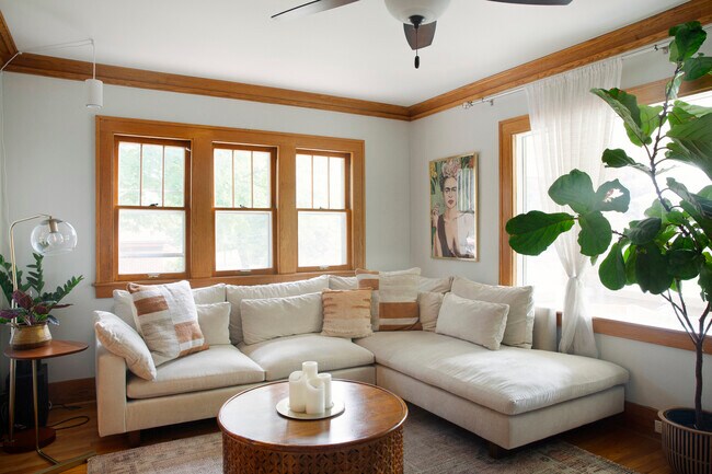 Living Room - 350 Glenhaven Ave NW