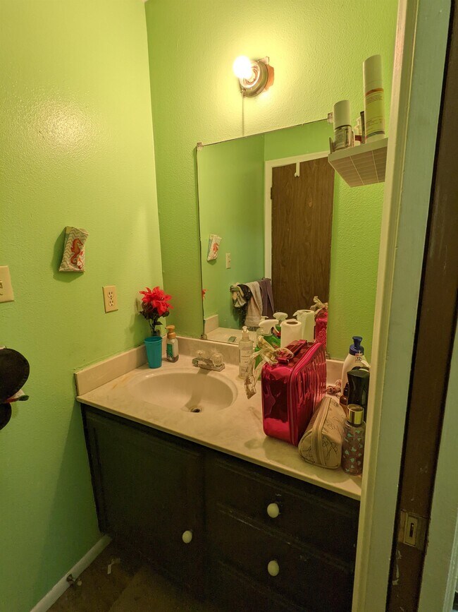 Building Photo - 1728 N 550 W