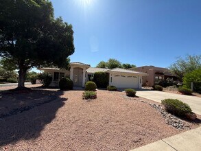 Building Photo - Occupied Do Not Disturb Tenant 3 Bedroom Plus Den & 2 Bath home Contact Property Pros Property Ma...