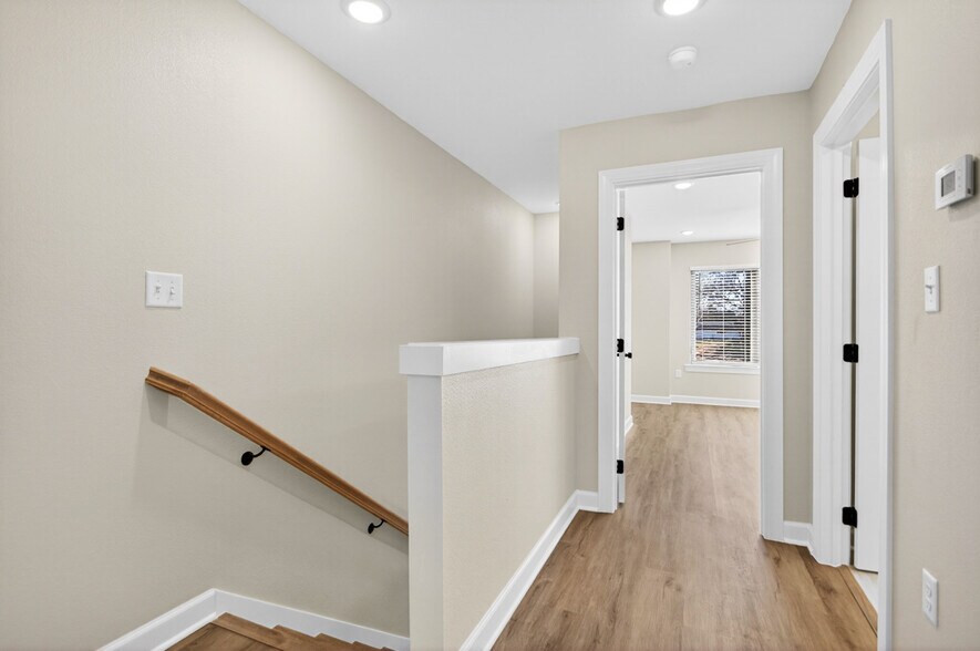 Building Photo - 201 E 17th St