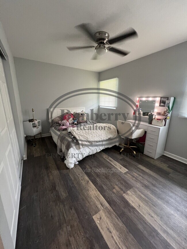 Building Photo - 6051 Graystone Dr