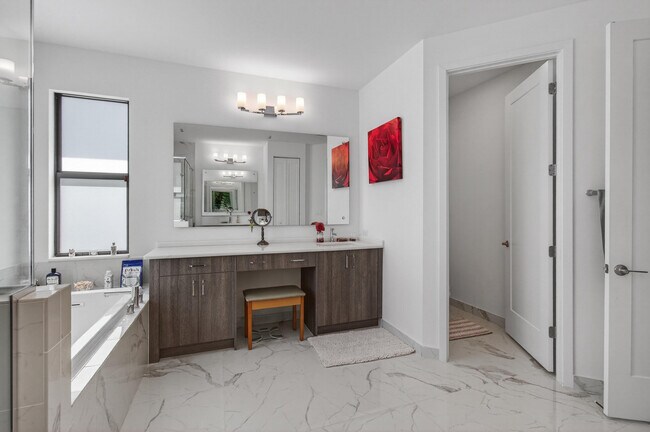 Building Photo - 17222 Blue Bayou Dr
