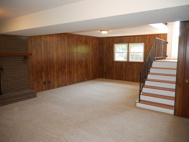 Building Photo - 124 Woodburn Pl