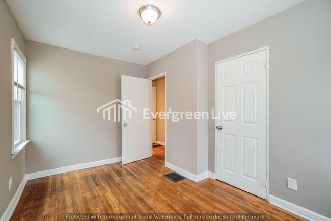 Building Photo - 2175 Delavan Dr