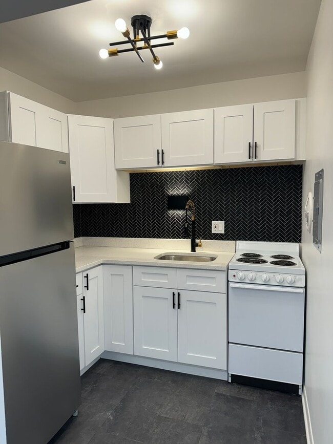 Interior Photo - 720 Washington