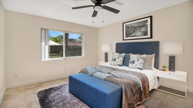 Building Photo - Renovated 2 bedroom 1 bath Pet Friendly Apt with Washer Dryer hook ups