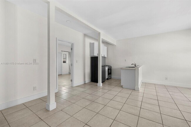 Building Photo - 8135 Crespi Blvd