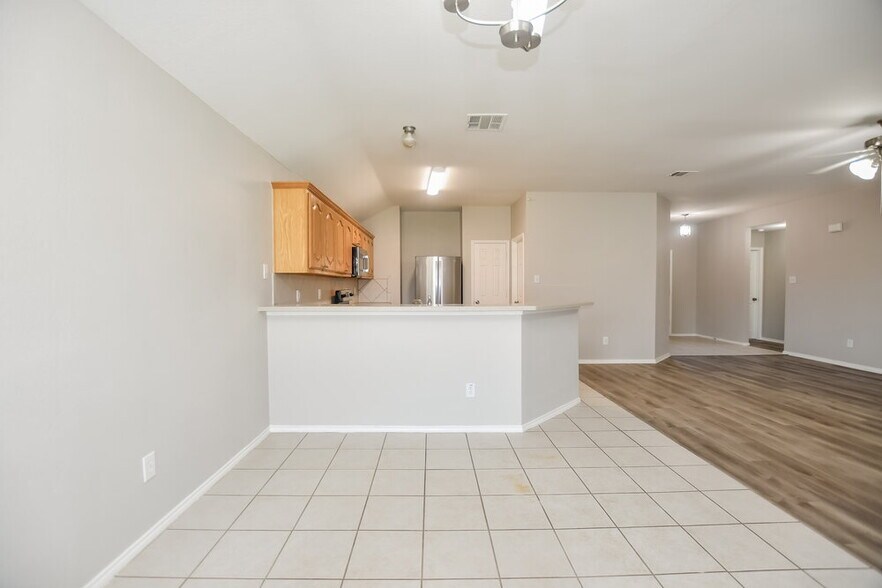 Building Photo - 705 Orchid Blvd