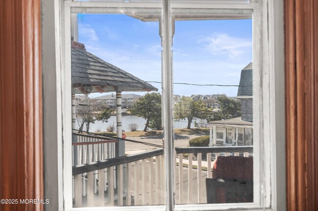 Building Photo - 49 Franklin Ave