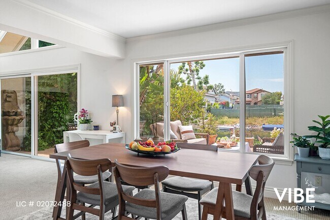 Building Photo - Gorgeous GUARD GATED Westlake Island 3+3 h...