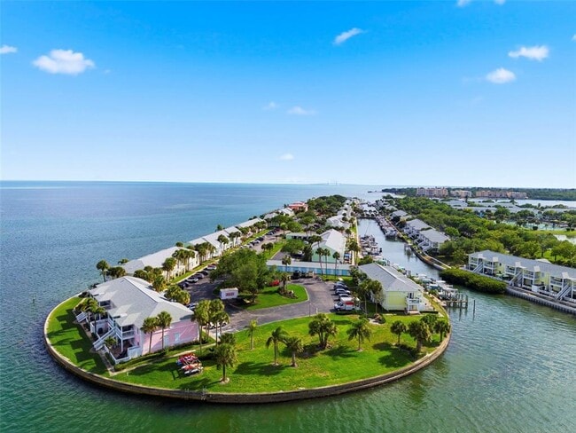 Building Photo - 4751 Coquina Key Dr SE