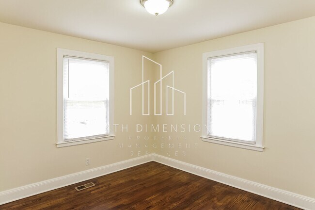 Building Photo - Charming 3 Bed Home with Spacious Layout i...