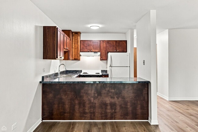 Building Photo - 543 Burlington Ave