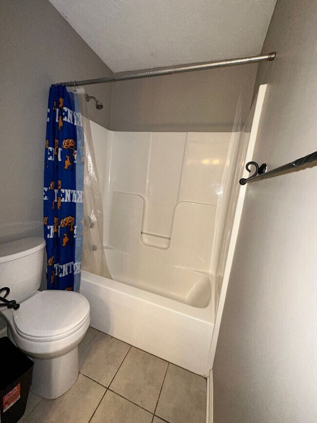 Building Photo - **COMING SOON!** Charming 3-Bedroom, 2-Bath Home in South Lexington! Attached Garage, W/D, Deck