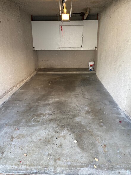 garage - 218 N Juanita Ave