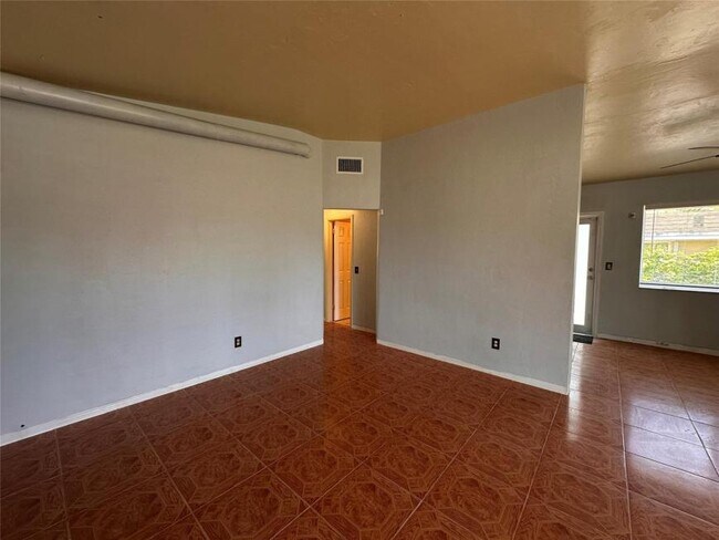 Building Photo - 3 bedroom in North Miami FL 33162