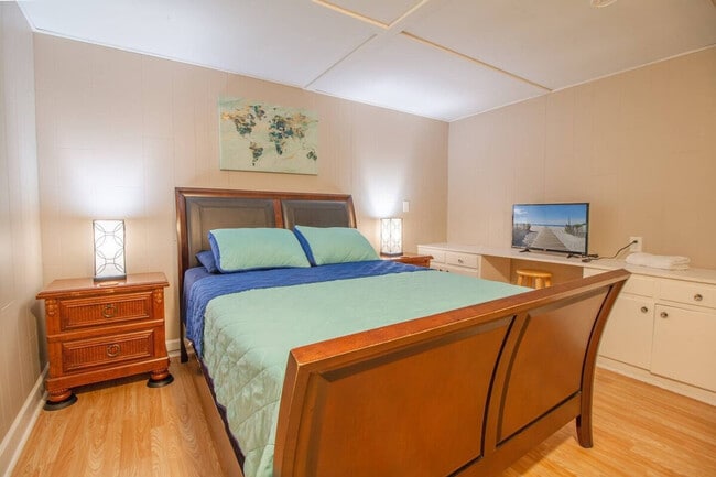 Building Photo - 1327 Berwyn Rd