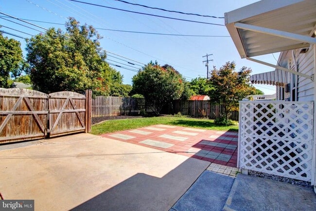 Building Photo - 435 Carrollton Dr