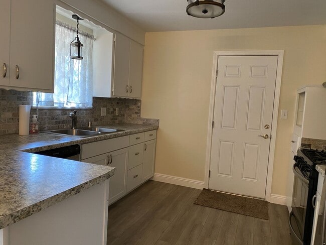 Building Photo - Your Next Chapter Starts Here - Convenient Redding Location!