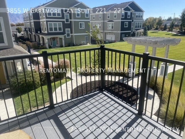 Building Photo - 3855 Gartmore Ln